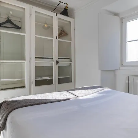Апартаменты Charming In Bairro Alto 87 By Lovelystay Лиссабон